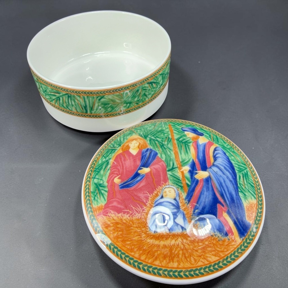 Mikasa Navidad HK506 Trinket Box Nativity Scene Round Porcelain Christmas Jar 5"